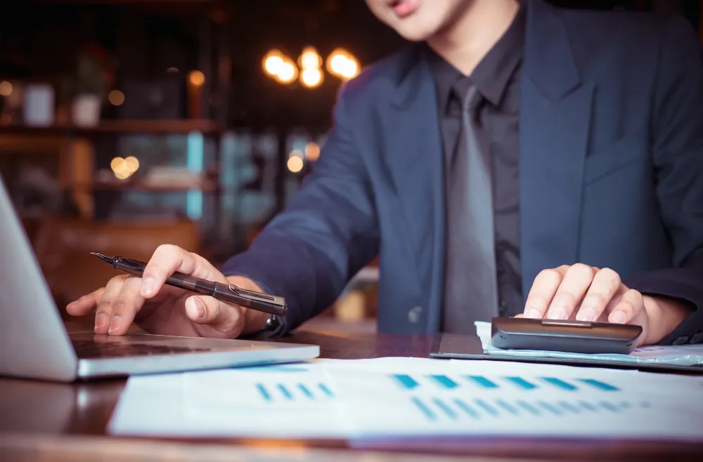 Organizing household cash flow after the holidays to manage debt, budget monthly expenses, and regain financial control