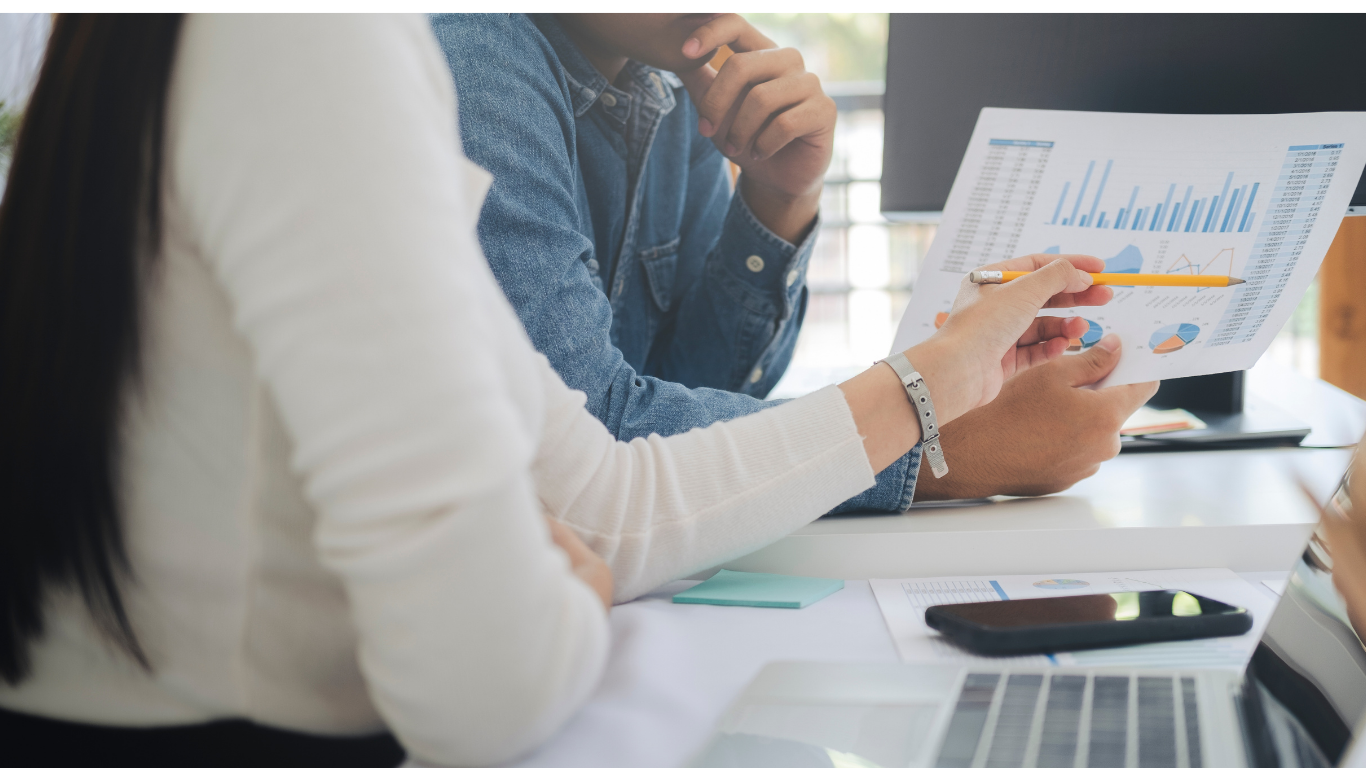 two persons planning with a paper and graph